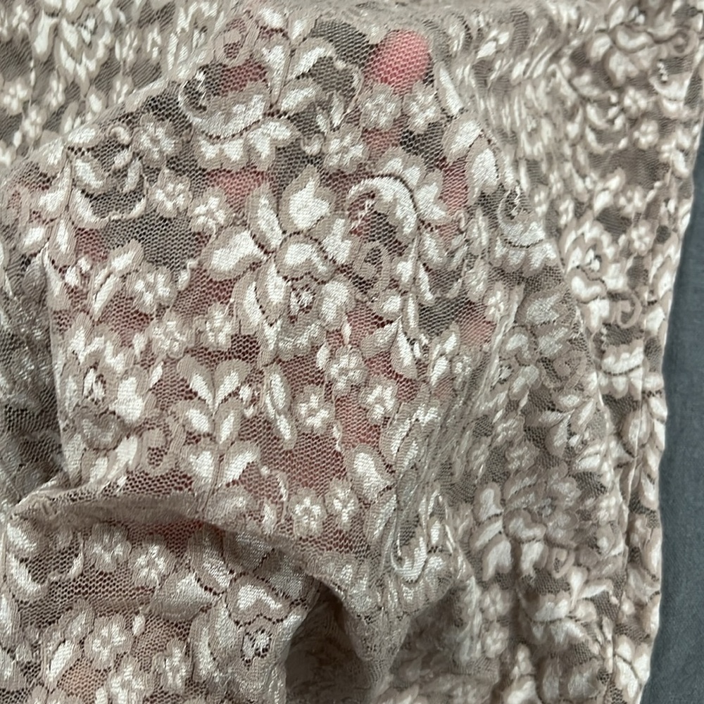 Lace top - Picture 2 of 6